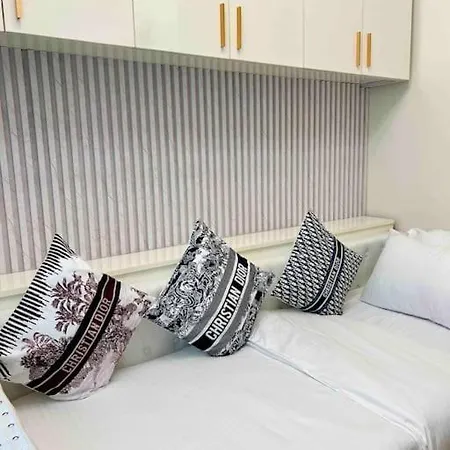 Trees Residence One Seven Suite-2