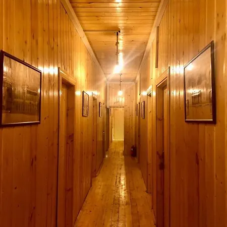 Wood Motel-3