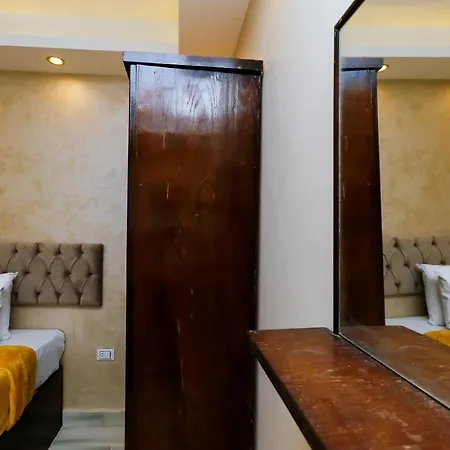 Venus Pyramids Inn Rooftop Access & Free Breakfast-3