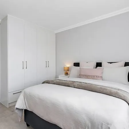 Elegant, Spotless 2 Bed For Enchanted Stays-2