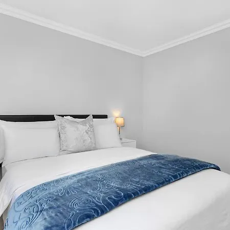 Elegant, Spotless 2 Bed For Enchanted Stays-3