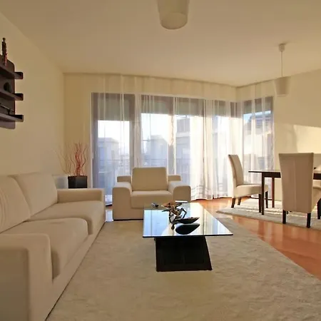 King'S Court Apartments - City Centre -Free Garage-3