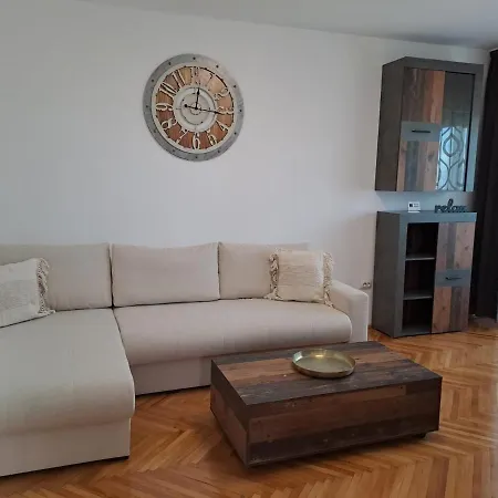 Rosso Apartment Brasov-3