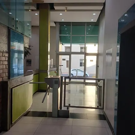No Load-Shedding Self-Catering City Studio Apartment - Keerom318-3