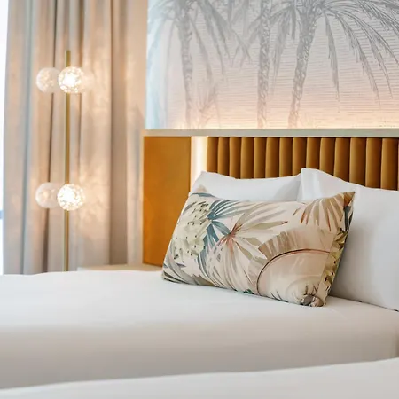 Amora Hotel Brisbane-3