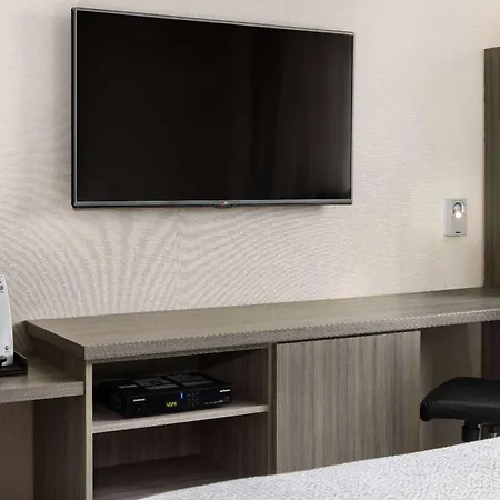 Ramada By Wyndham Bronx-3