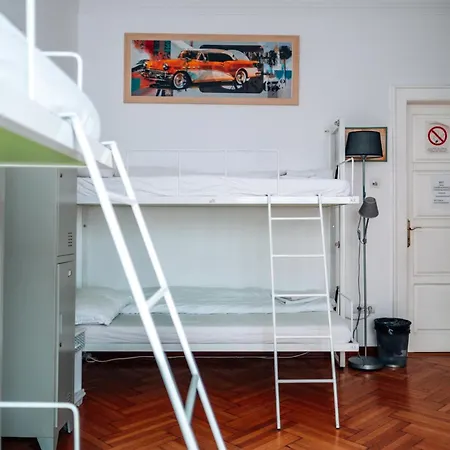 Central 4 Bedroom 154M2 Apartment With Terrace-3
