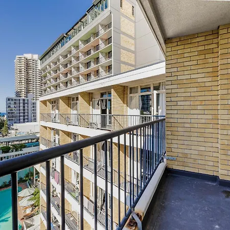 Bunk Surfers Paradise 18-35 Backpacker Hostel (Adults Only)-3