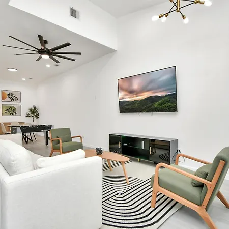 2 Homes•Sleeps 18•Gated•10 Mins To Dwntwn•Smarttvs-2