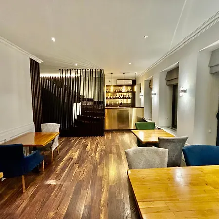 D And D Hotel-2