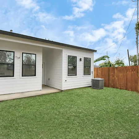 2 Homes•Sleeps 18•Gated•10 Mins To Dwntwn•Smarttvs-3