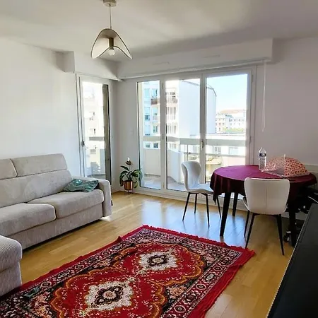 Riverside Retreat With Balcony & Parking-2