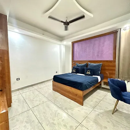 Very Spacious Terrace With Rooms For Gatherings-3