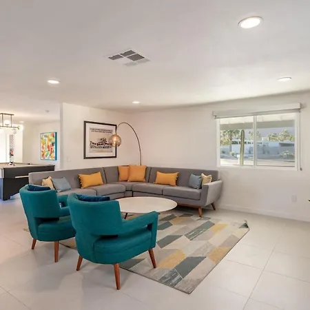Villa Mosaic Vibrant Palm Springs Retreat-2