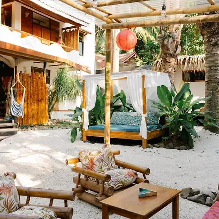 Salty Enthusiasts Share House & Villas-2