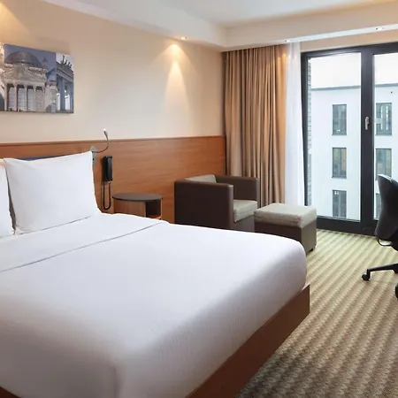Hampton By Hilton Berlin City West-2
