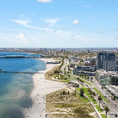 Bay-Facing Studio On Port Melbourne Beach-3