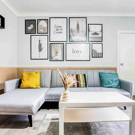 Spacious 3-Bed With Free Parking-2