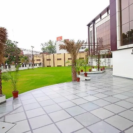 Hotel Opal Courtyard-2