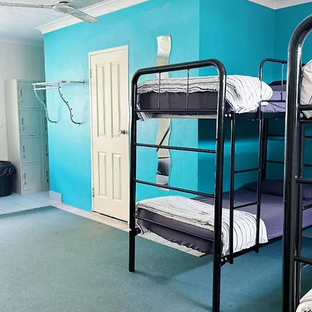 Maxmee Backpackers Resort-3