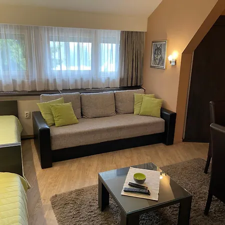 Apartment Brvenik Plus-2