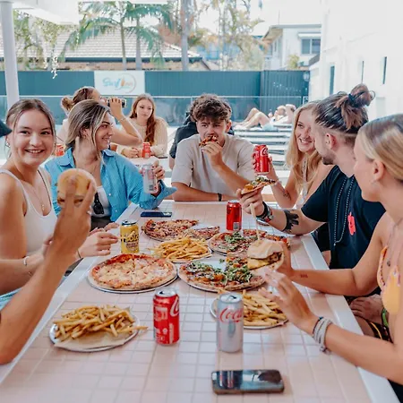Surf Inn Boutique Backpackers - Free Breakfast-3