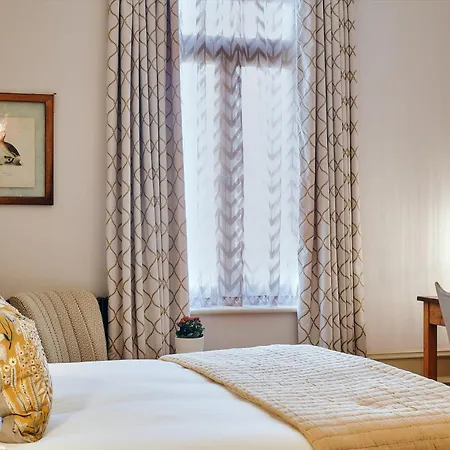 The Black Lion Pub & Boutique Guesthouse-3