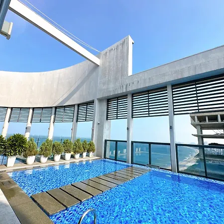 Luxury Apt Opposite Mykhe Beach Da Nang-3