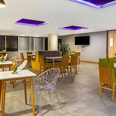 La Quinta By Wyndham Medellin-3