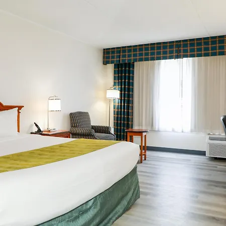 Ramada By Wyndham Cumberland Downtown-3