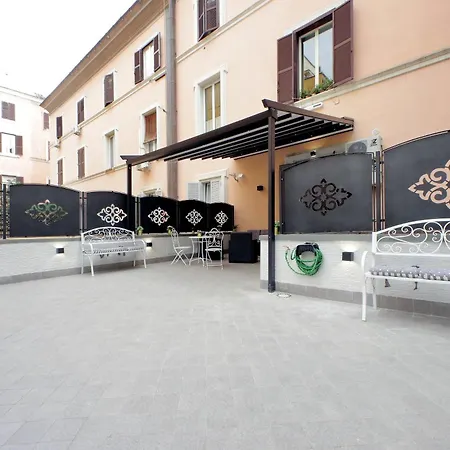 Roman Holiday Suites-3