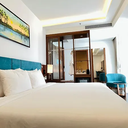 Maximilan Danang Beach Hotel-3