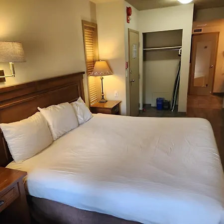 Waterton Lakes Lodge Resort-3