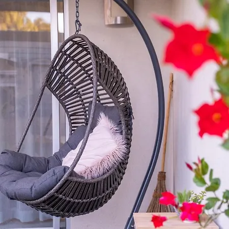 Torquay Bliss Retreat With Sauna And Hot Tub-2