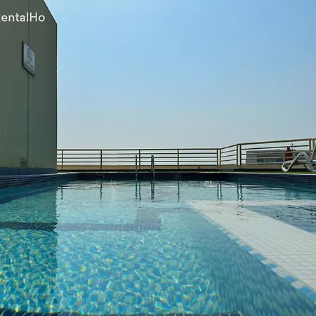 Quiet Studio With Balcony And Roof Top Pool In Dubai Marina-2