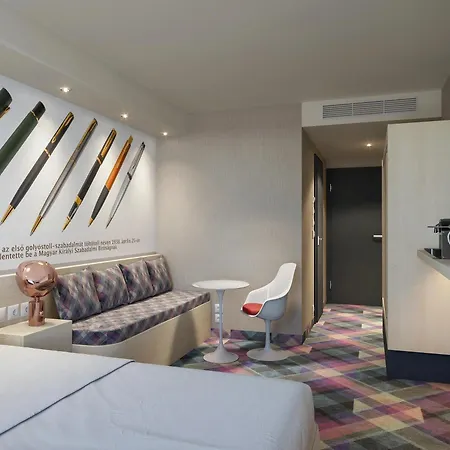 Science Hotel-2