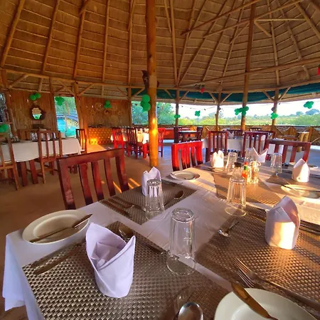 Murchison Falls Bamboo Village-2