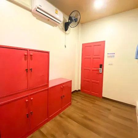 Sleepy Station Hostel-2