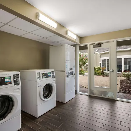Mainstay Suites Savannah Midtown-3