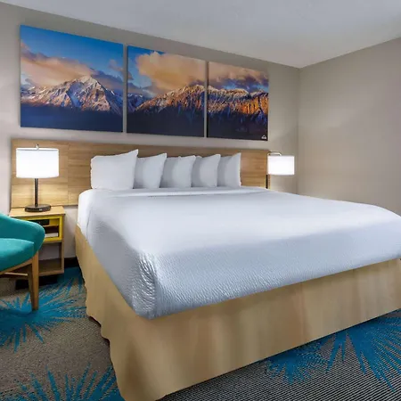 Days Inn & Suites By Wyndham Denver International Airport-3