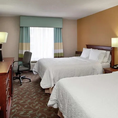 Hampton Inn & Suites By Hilton Toronto Airport-2