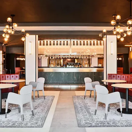 Radisson Red London Heathrow-2