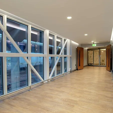 Hilton Garden Inn London Heathrow Terminal 2 And 3-3
