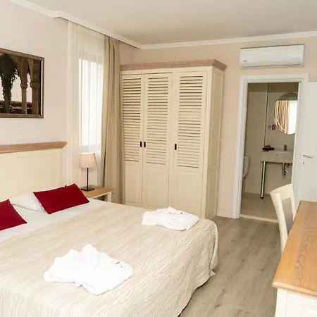 White Rock Castle Hotel & Wellness Club-2