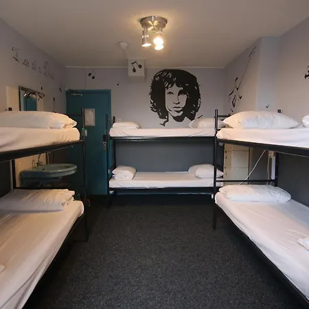 The Flying Pig Beach Hostel Age 18 To 40-2