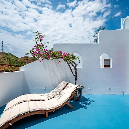 Happiness Hotel-3