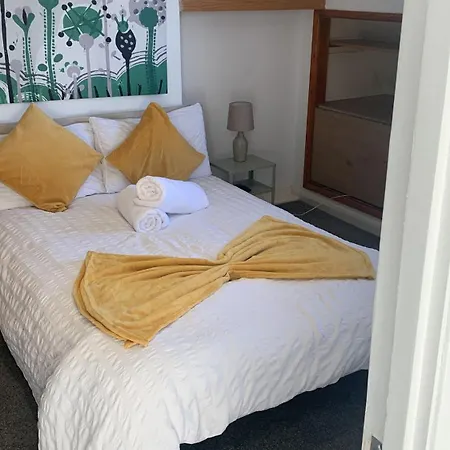 Wandsworth, South London Deluxe King Room 4-2