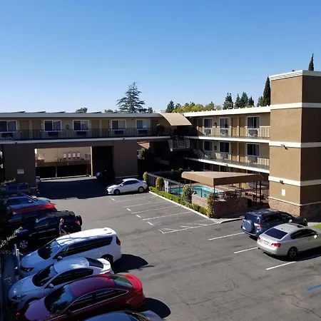 Quality Inn & Suites Anaheim Maingate-2