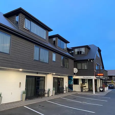 Commodore Motel-2