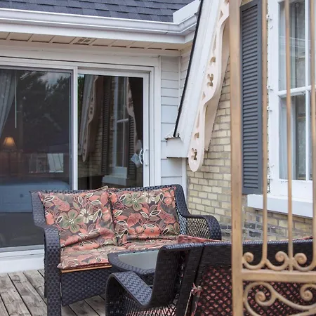 Avery House B&B-3